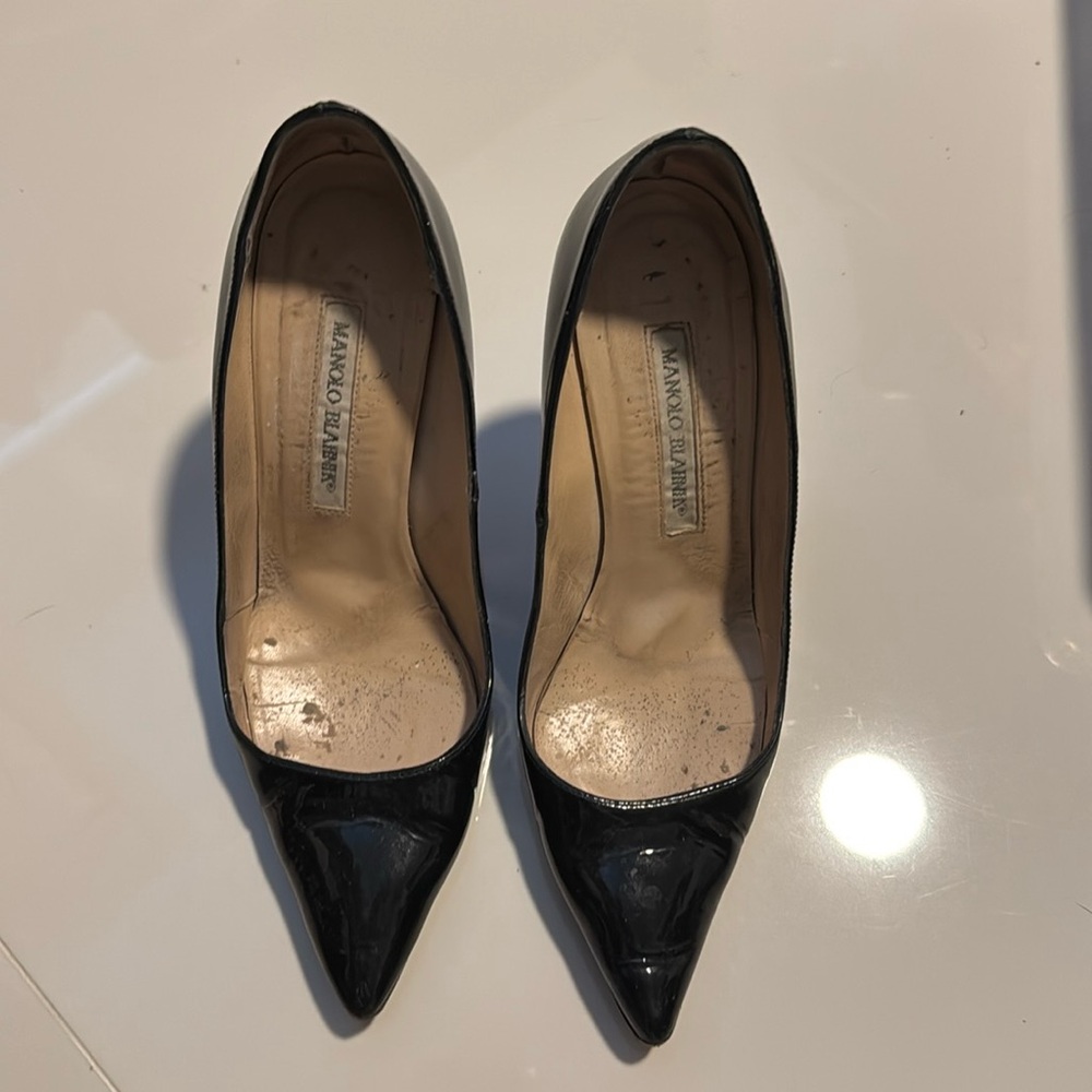 Manolo Blahnik Patent Pump 36.5